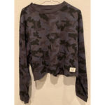 SOUL BY SOULCYCLE Casy Crop Camo Sweatshirt (M) Gray Size M Photo 3