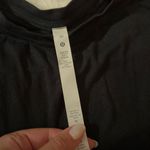 Lululemon  top Photo 3