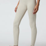 Vuori  Women's Knit Waffle Seamless Leggings Ecru Size Medium NWT Yoga Athleisure Photo 0