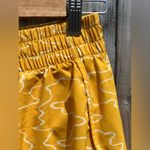 Athleta Printed MESH Racer RUN Shorts 4” Photo 4