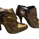 Wet Seal  Women’s Metallic Gold Bow Heel Ankle Booties Size 7.5 Photo 0
