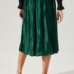 VICI NEW- CHRISTMAS EVE PLEATED MIDI SKIRT Photo 63