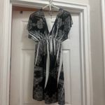 Chesley Size Small Black & White Plunge V Photo 7