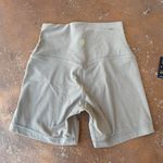 Aritzia NWOT golden butter modern taupe biker shorts sz 4 Photo 4