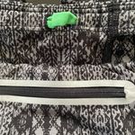 Athleta  Leggings‎ Womens Size XS Prisma Stride Capri Black Grey Style 983394 Photo 3