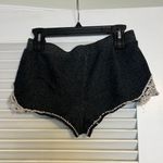 No Boundaries Md cotton Lace Trim Booty Shorts Photo 1
