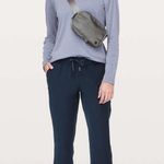 Lululemon On The Fly Crop *Woven 23"
True Navy size 10 Photo 0