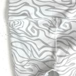 Alo Yoga Airbrush White Gray Zebra Crop Leggings Nylon Spandex Blend Size XXS Photo 9