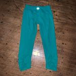 Beyond Yoga  Kelly green ruched hem cropped M athletic leggings Photo 2