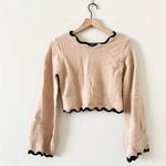 Commense Contrast Wave Trim Bow Sweater in Tan & Black Photo 2
