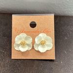 NWT Amanda Blu Floral Earrings Gold Photo 0