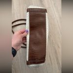 White & brown weaved faux leather purse Photo 7