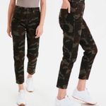 American Eagle  Outfitters Camo Corduroy Mom Jean. Size 2 Photo 1