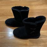 BEARPAW   Abigail boots women size 6. Photo 1