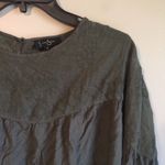 Jessica Simpson  small dark green top Photo 2