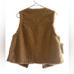 NWT taupe vest with side pockets and front full closures, Size Medium Tan Photo 2