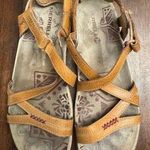 Merrell  brown sugar leather sandals women's 9 Photo 0