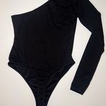 Pretty Little Thing Black One Shoulder Bodysuit Photo 3