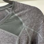 Lululemon Heather Gray Pace Pusher Long Sleeve, Size 2 Photo 3
