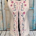 Chelsea and Violet  Women’s Ivory Faux Fur Embroidered Vest Sz M Photo 4