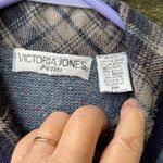 Victoria Jones  size PM knitted winter holiday theme vest. Photo 4