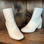 IDIFU White Faux Leather Square Toe Side Zipper Heeled Boots Women’s Size 8 Photo 2