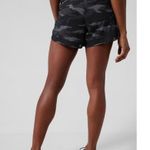 Athleta New XXS Camo Printed Mesh Racer Run Short 4" XX-Small Photo 1