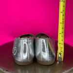 Sam Edelman  Finnegan Silver Faux Leather Scalloped Edge Round Toe Flat Sz 6.5 Photo 4
