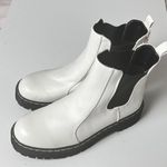 Sincerely Jules  Women's Chelsea Cold Weather Winter Style Pull on Boots Sz 9.5 Photo 3