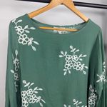 Woman’s Green Top with White Floral Embroidery Size 2X Photo 1