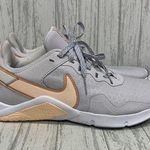 Nike Womens Size 7.5  Legend Essential 2 EUC Photo 0