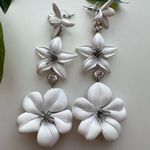 Rebecca Minkoff Large White Trio Flower Earrings Photo 1