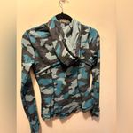 Lululemon  hooded define jacket nulu heritage camo tidewater teal size 6 Photo 8
