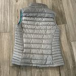 Patagonia Women's Light Gray Vest with Teal Zippers Photo 4