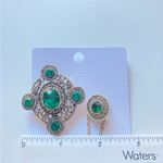 Vintage Baroque Green Crystal Brooch with Chain – Elegant Imitation Gem Pin Photo 3
