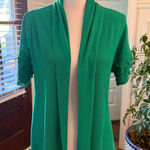 Etcetera  EUC Lightweight Kelly Green Ribbed Cardigan w/ Ruffle Sleeves Photo 0