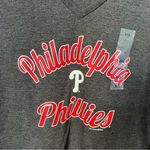 5th & Ocean NWT MLB Genuine Merchandise Philadelphia Phillies V-Neck T-Shirt Heather Grey Photo 3