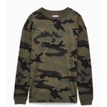 Aritzia / TNA Chiemsee Camo T-Shirt in Grapeleaf & Peat NWOT Photo 8