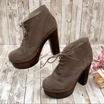 Steve Madden “CINNDI” Taupe Lace Up Platform Clog Ankle Boots Size 7 Photo 1