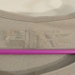 Head  Athletic tee Gray breathable material short sleeve Small Photo 1