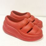 UGG  Women's Size 7 Sport Yeah Clog Samba Red Platform Photo 2