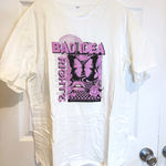 Graphic Print T Photo 0