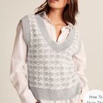 Abercrombie & Fitch Gray Houndstooth Knit Sweater Vest Size Small EUC Photo 2