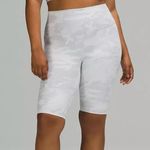Lululemon Wunder Under HR 10” Shorts Incognito Camo Jacquard Alpine White Size 4 Photo 2