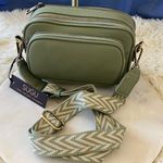 NWT SUGU Brooklyn Triple Zip Camera
Crossbody Bag Green Photo 2
