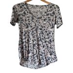 Old Navy Lightweight pink gray leopard print  Active wear short sleeve womens XS​ Photo 4