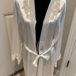 Linea Donatella Linnea Donnatella Elegant White Satin Robe Lace Trim size large xl polyester Photo 0
