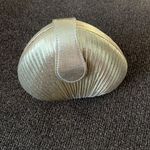 Source Unknown Gold Metallic Shell Clutch Mini Purse Snap Closure Crossbody Strap Black Inside Photo 7