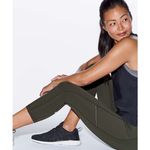 Lululemon Speed Up Crop 21" in Dark Olive Size 6 Photo 5