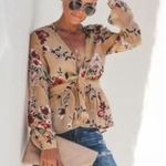 VICI Low-cut Floral Shirt Photo 0